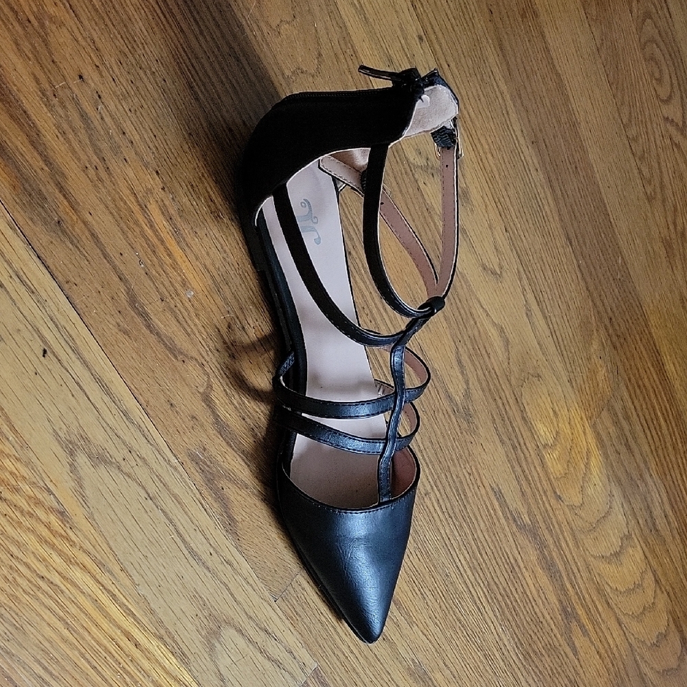 Elegant Black Pointed Toe Flats with Strappy Design